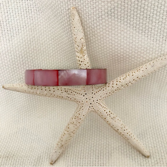 Source Unknown Jewelry - Pink Mother-of-Pearl Shell inlay bangle bracelet Silver toned inside vintage